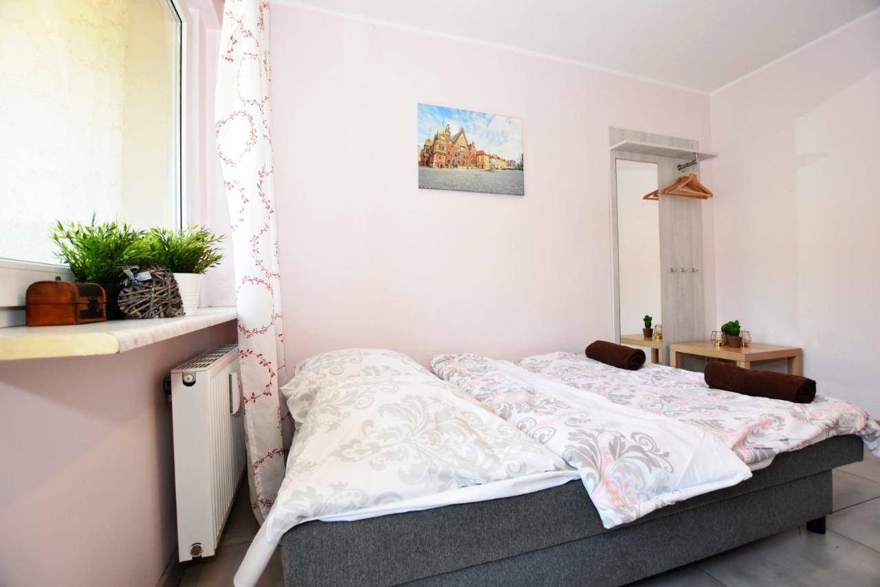 City Central Hostel Laciarska Вроцлав Екстер'єр фото