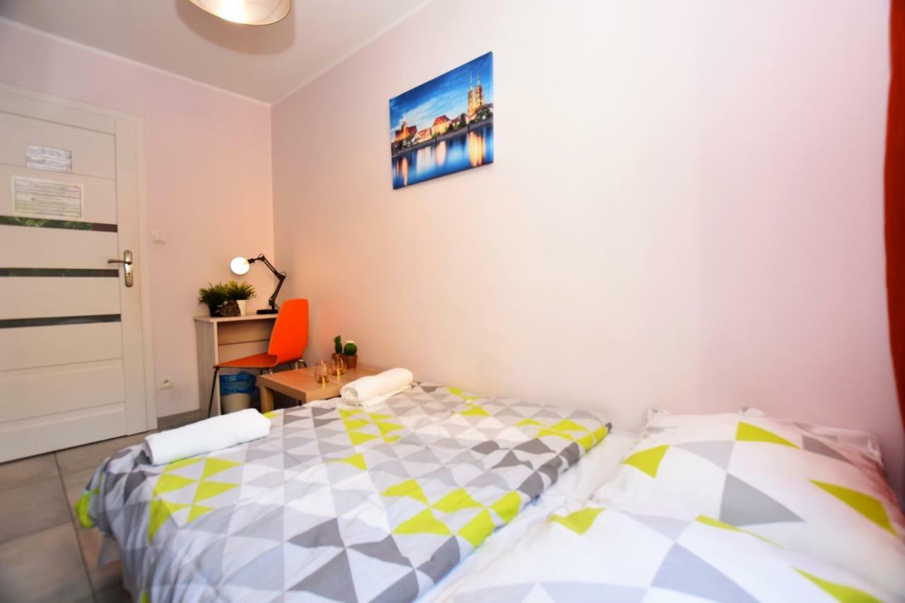 City Central Hostel Laciarska Вроцлав Екстер'єр фото